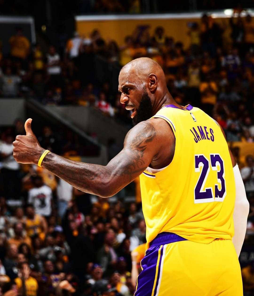 詹姆斯前两场背身单打次数超越同期所有球队！